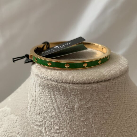 KATE SPADE Spot the Spade Skinny Hinged Bangle in Green/Gold - Picture 1 of 2